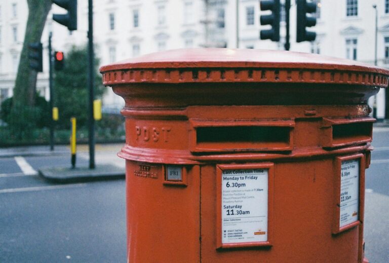 Is the Post Office Open on Saturday and Sunday